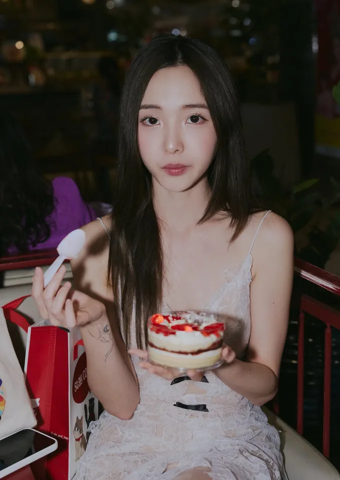 เนเน่ พรนับพัน ลุคแฟชั่นน่ารัก ภาพที่ 3