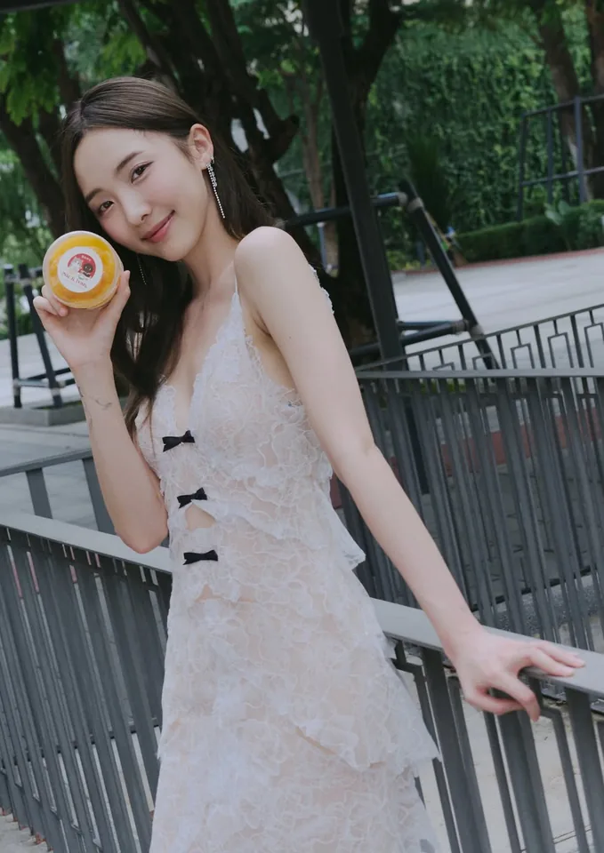 เนเน่ พรนับพัน ลุคแฟชั่นน่ารัก ภาพที่ 5