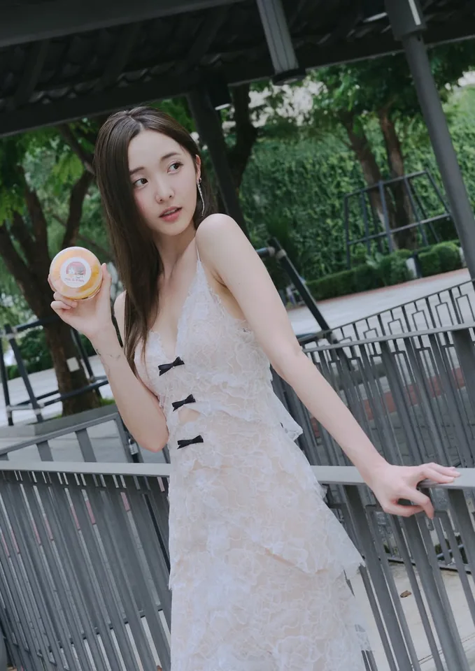 เนเน่ พรนับพัน ลุคแฟชั่นน่ารัก ภาพที่ 6