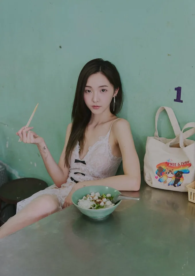 เนเน่ พรนับพัน ลุคแฟชั่นน่ารัก ภาพที่ 12